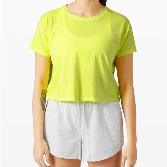 ❤️ Lululemon Cates Tee Size 4 Yellow - Picture 2 of 8